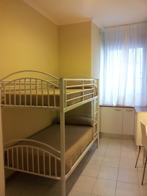Chambre Double avec Lits Superposés et Salle de Bains Commune