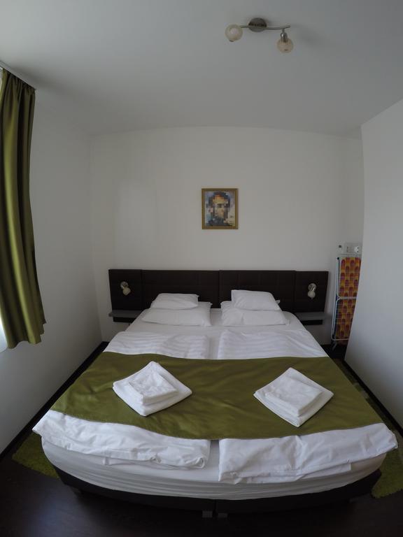 Deluxe One-Bedroom Apartment Balcony