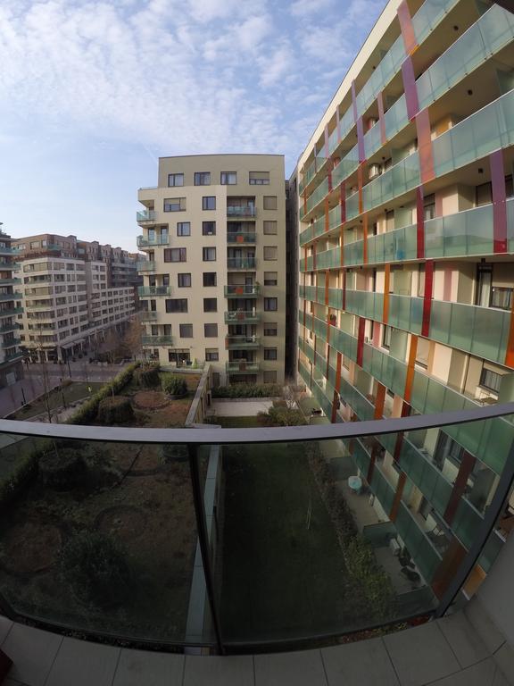 Deluxe One-Bedroom Apartment Balcony