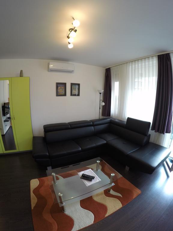 Deluxe One-Bedroom Apartment Balcony