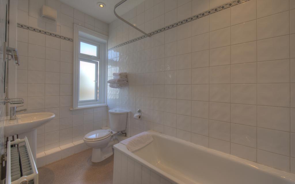 Family Room,579720252:JPEG
