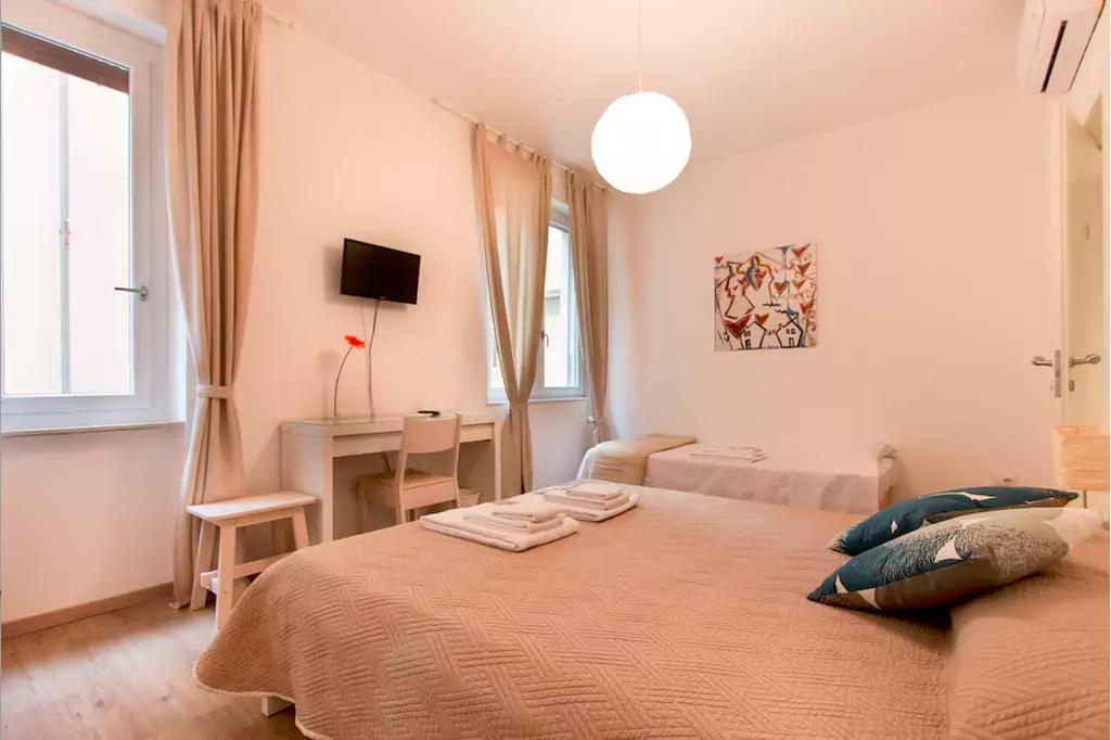 Triple Room,518477154:JPEG