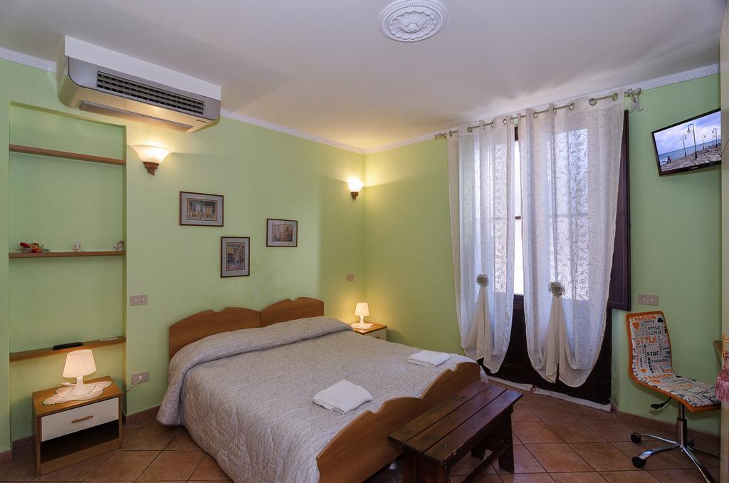 Elite Double Room Private Bathroom