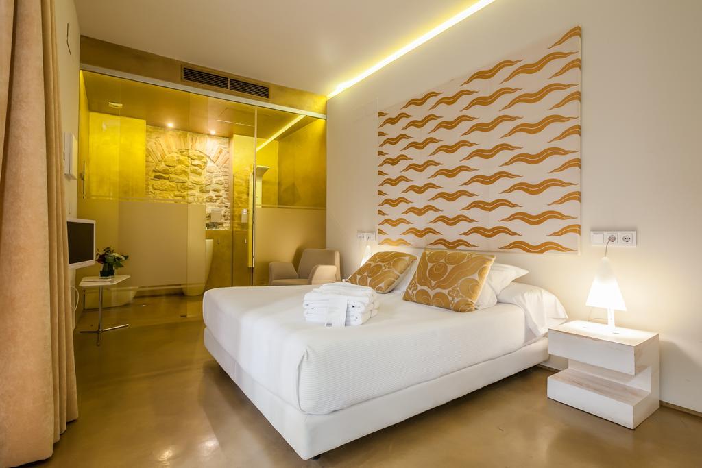 Double Courtyard Room