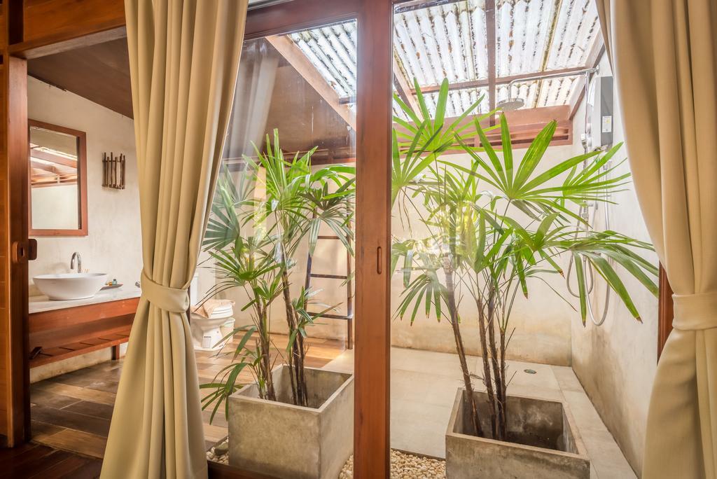 Superior Garden View Bungalow Air-Condition
