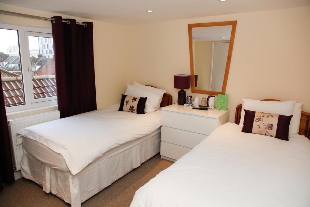 Twin Room with Private Bathroom