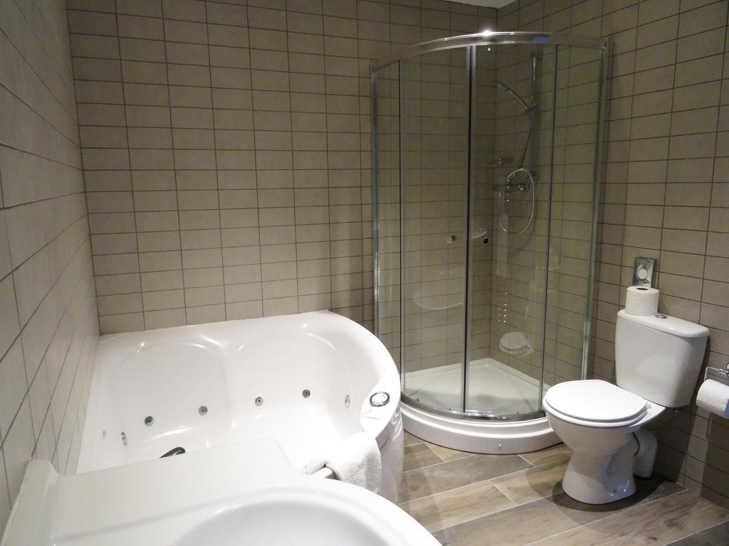 Executive Junior King Suite - Non-Smoking,379815442:JPEG
