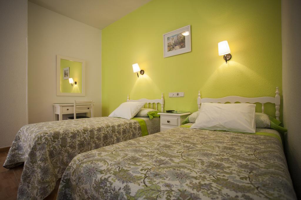 Double Room with Private Bathroom,386571265:JPEG