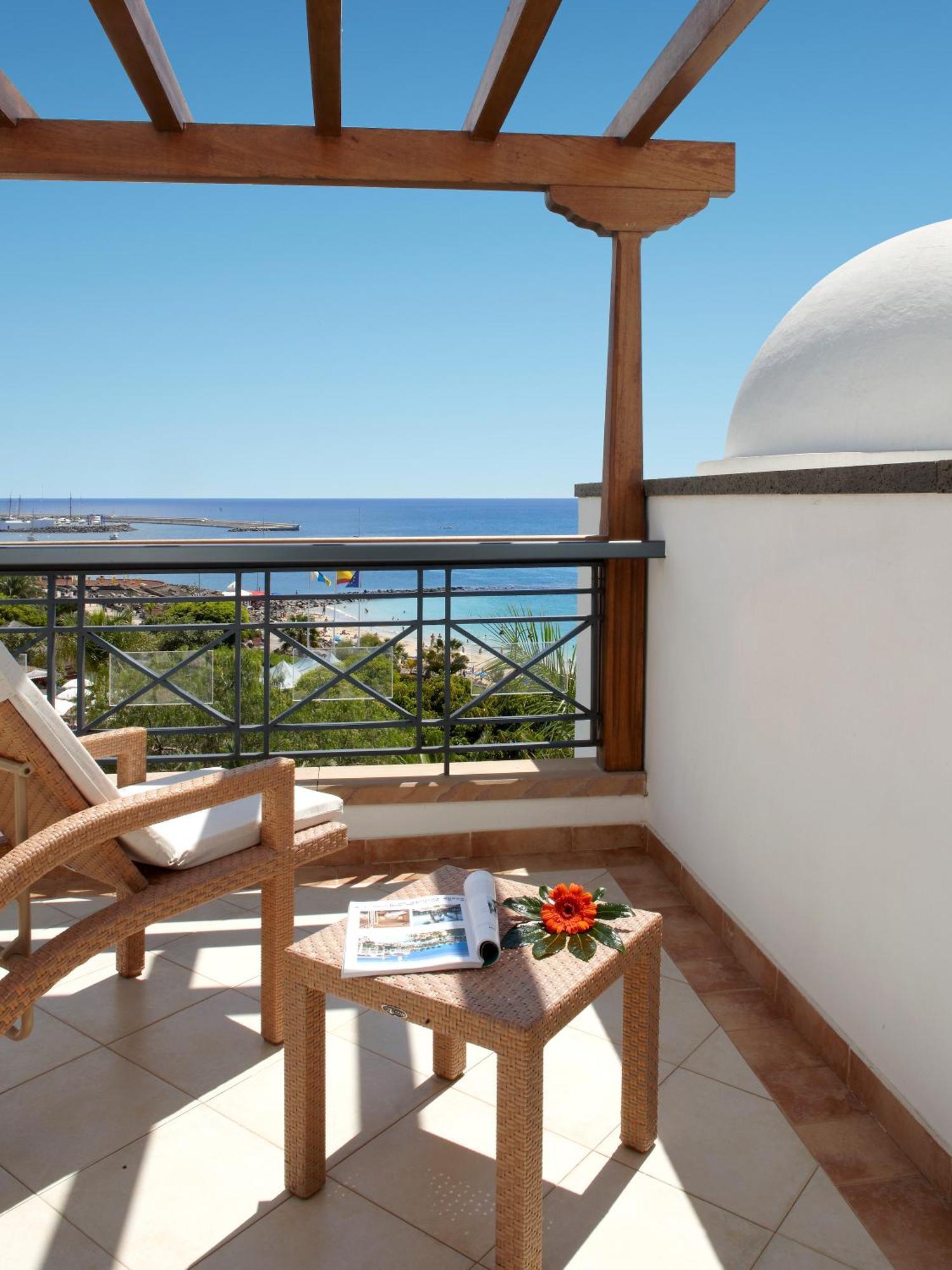 Quarto Superior com Cama de Casal ou 2 de Solteiro com Vista do Mar