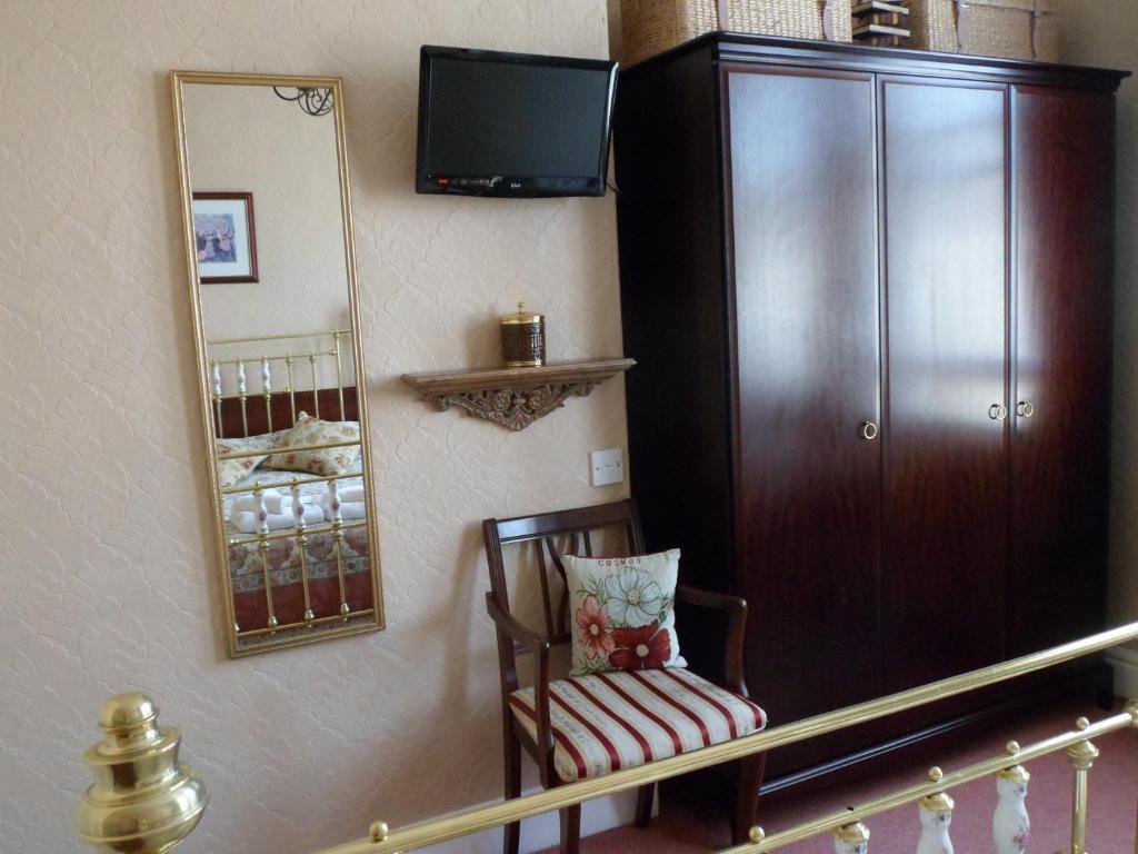Large Twin Room,38953045:JPEG