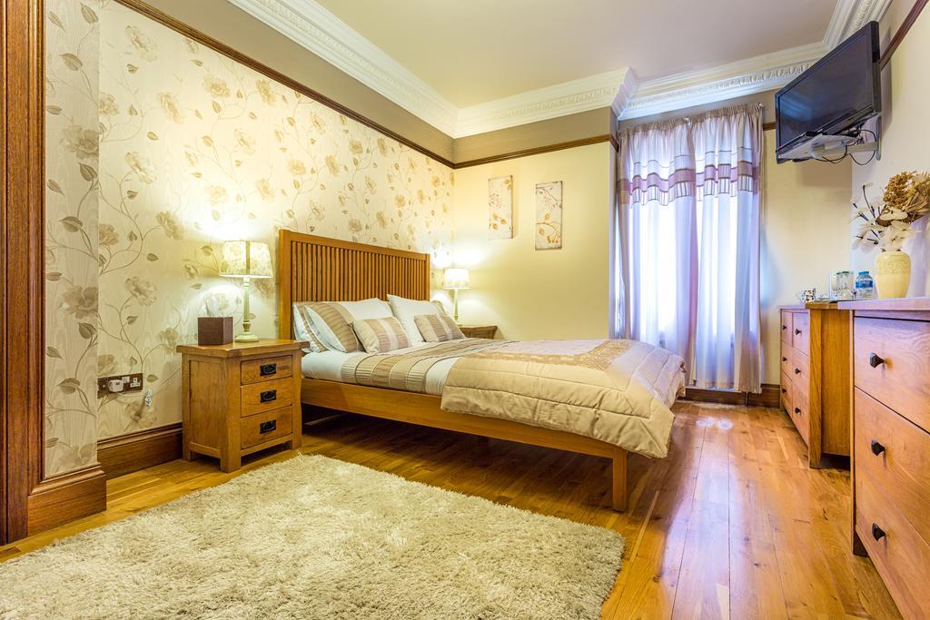 Deluxe Zimmer mit Kingsize-Bett, Balkon und Meerblick