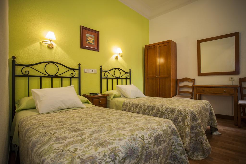 Twin Room with Private Bathroom,386571265:JPEG