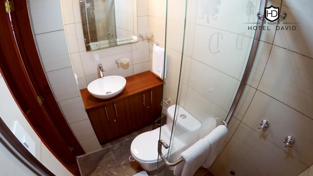 Zweibettzimmer mit eigenem Bad