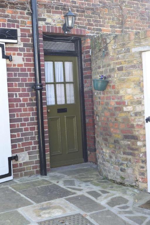 Cottage,396061488:JPEG