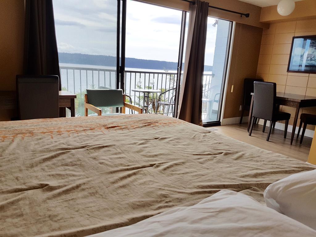Oceanfront Full Kitchen Suite Private Balcony 2 Queen
