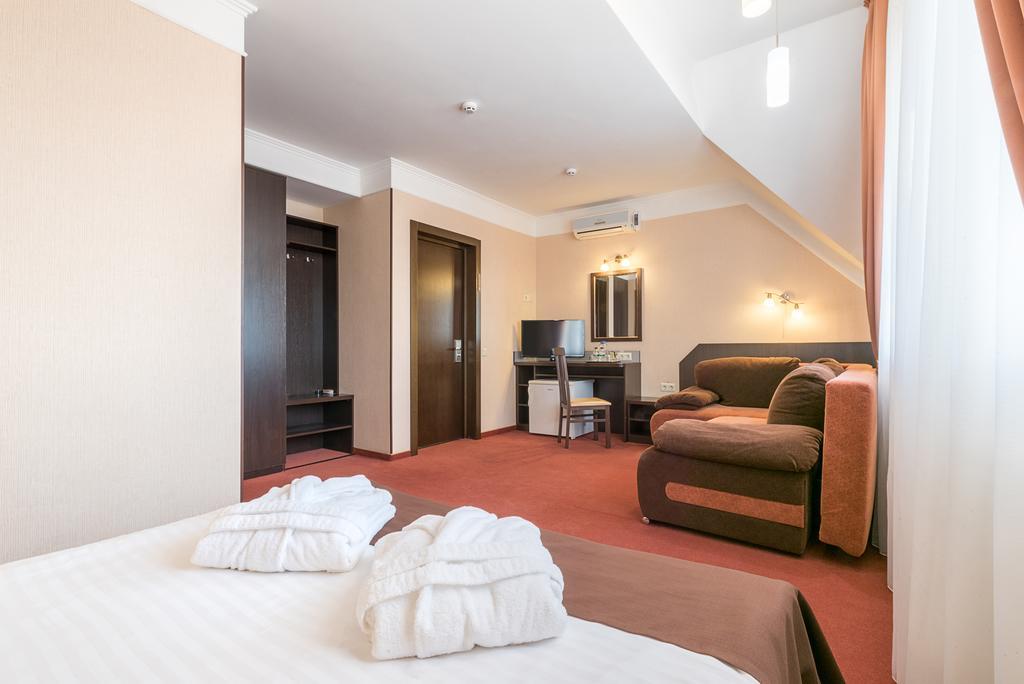 Standard Double Suite