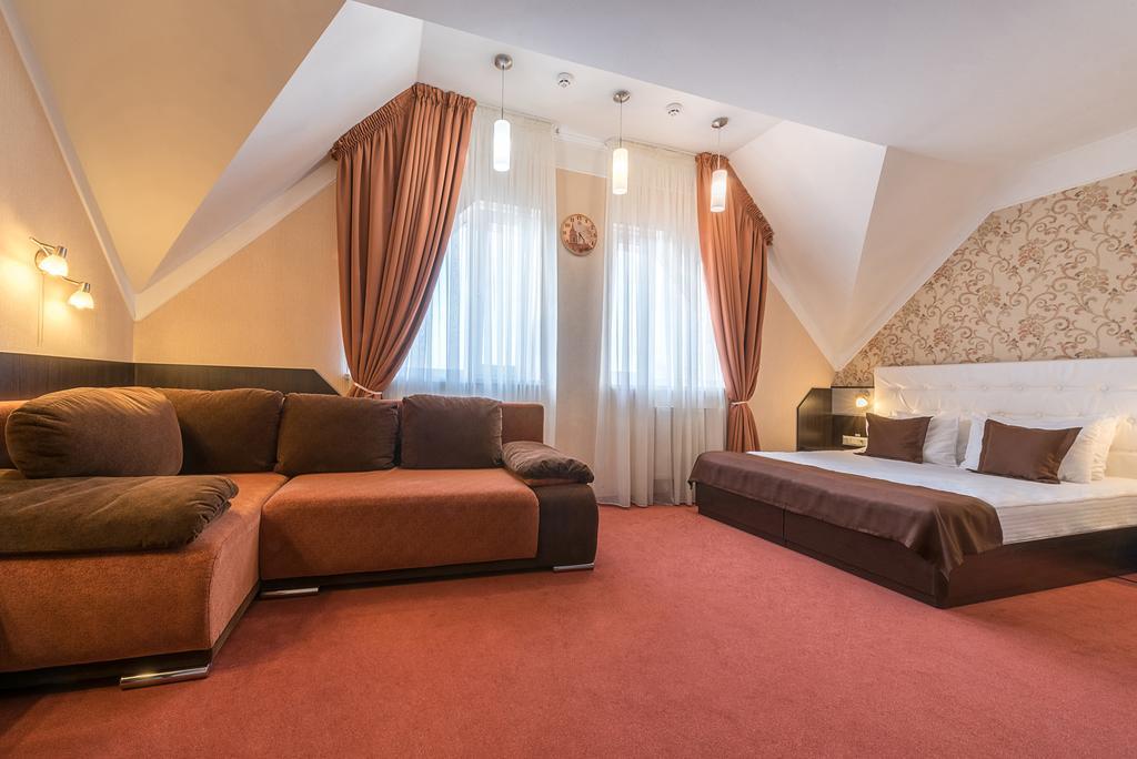 Standard Double Suite