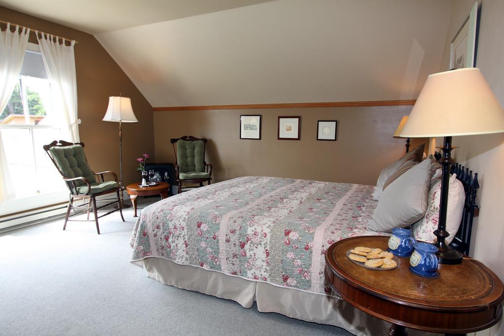 Triple Room King Bed View