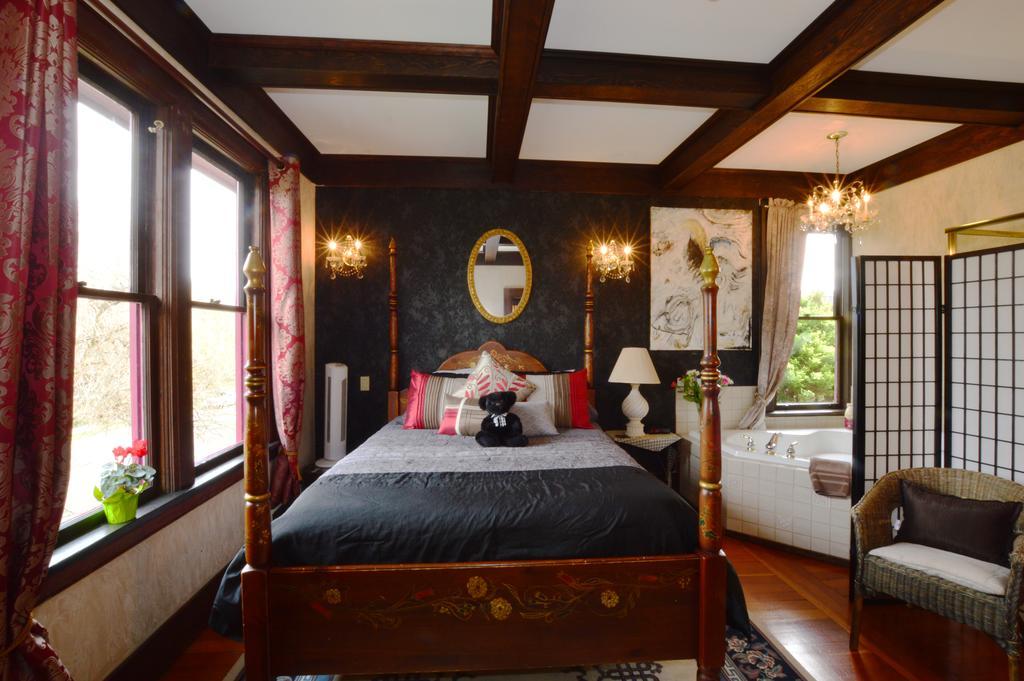 Queen Room Spa Bath