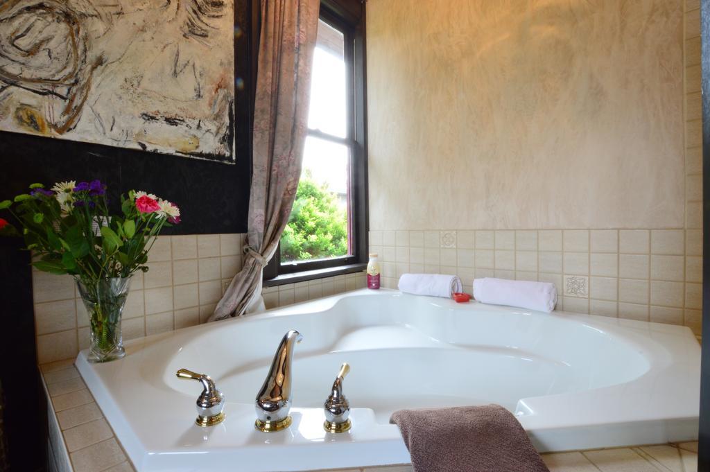Queen Room Spa Bath