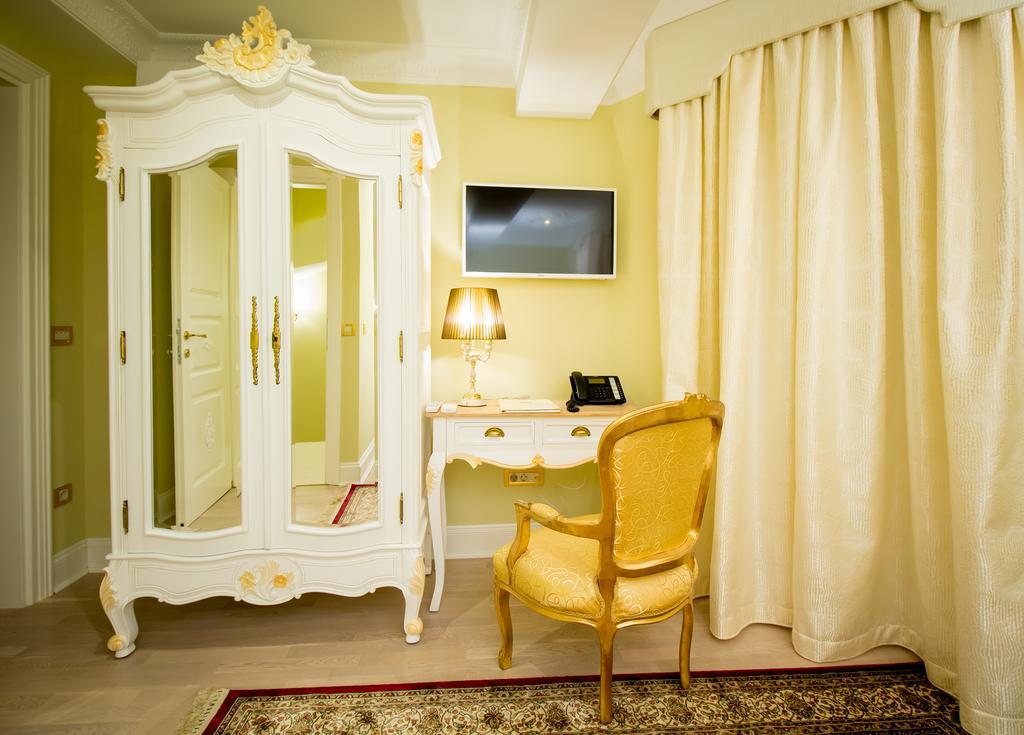 Quarto Deluxe com Cama de Casal ou 2 de Solteiro