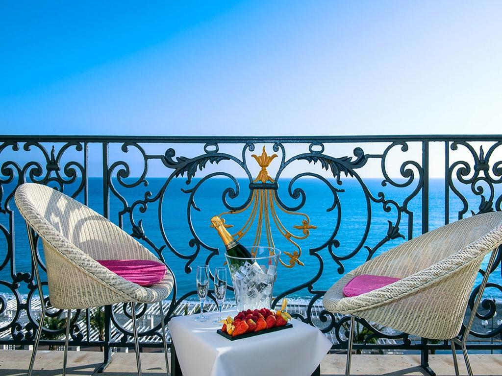 Tweepersoonskamer met Balkon en Uitzicht op Zee