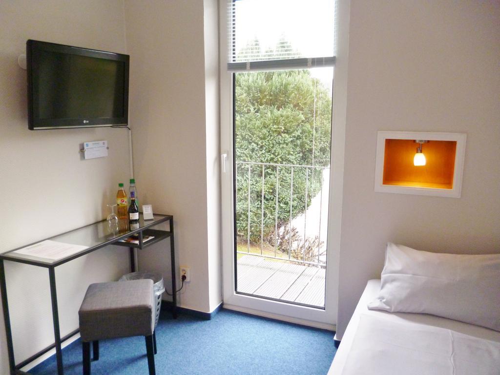 Single Room,683742339:JPEG