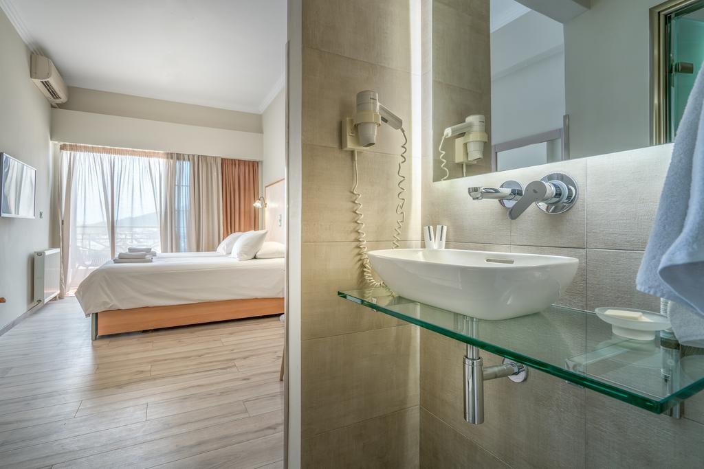 Chambre Familiale - Vue sur Ville et Montagne
