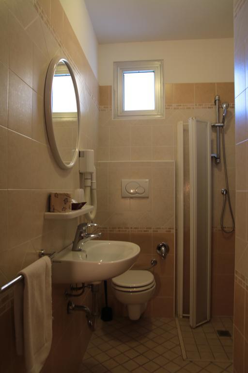 Economy Double or Twin Room,1654278329:JPEG