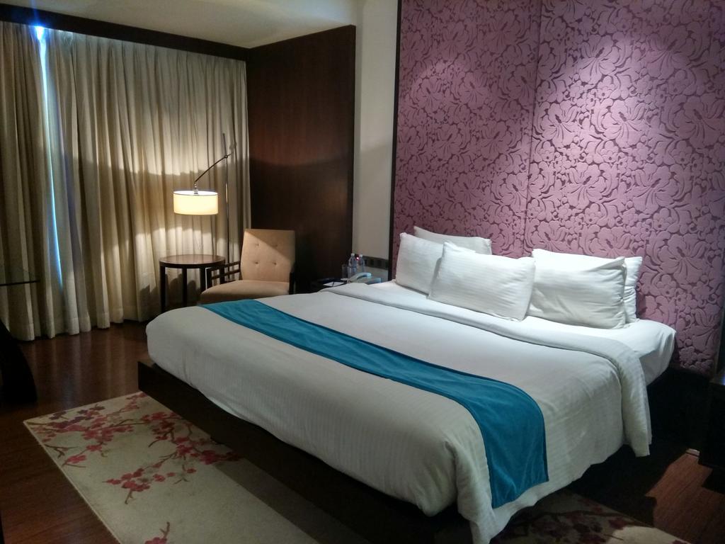Club Room with Bath Tub