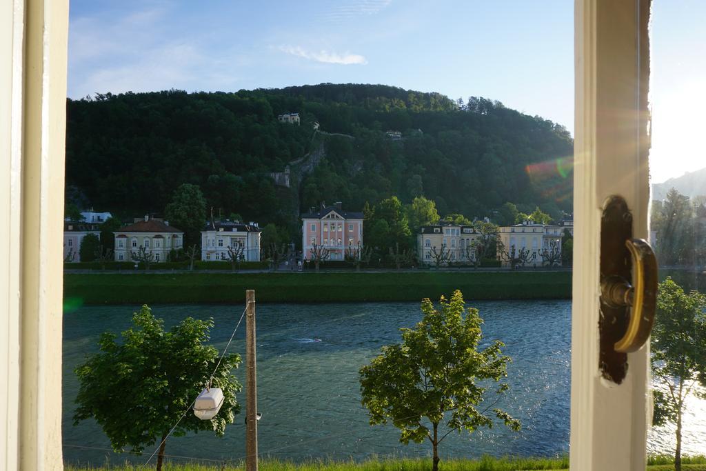 Großes Doppelzimmer mit Flussblick und separatem Badezimmer