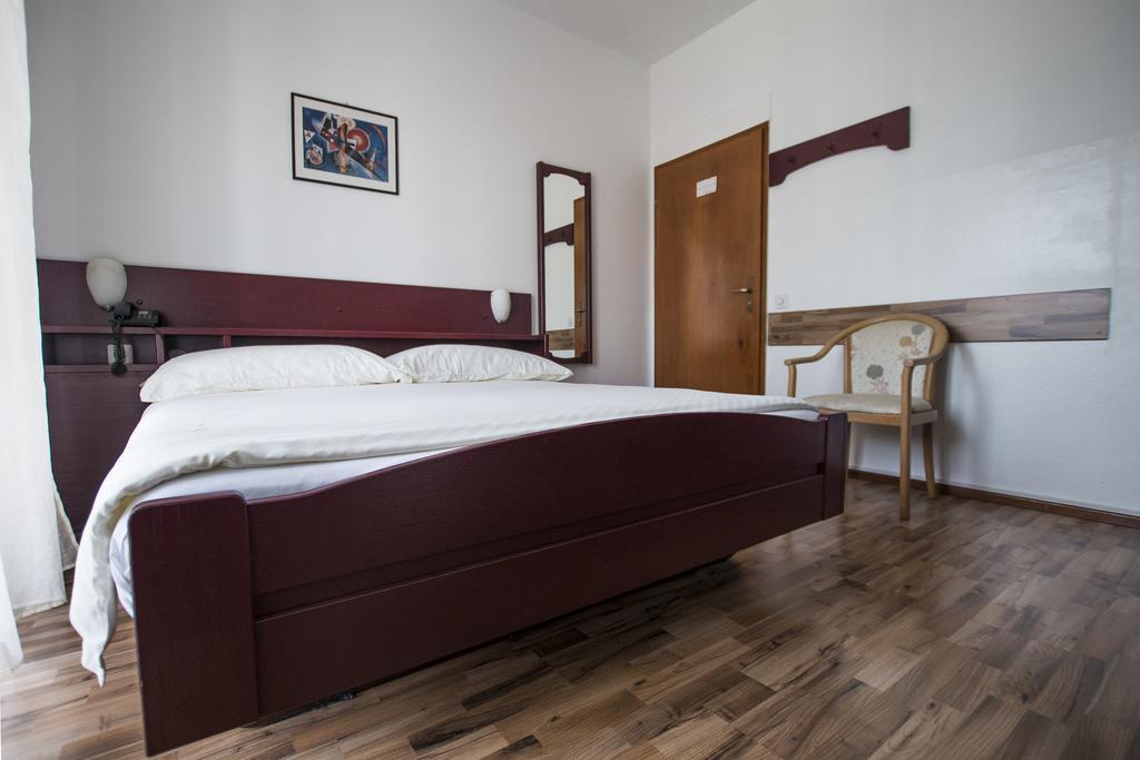 Double Room,402915468:JPEG
