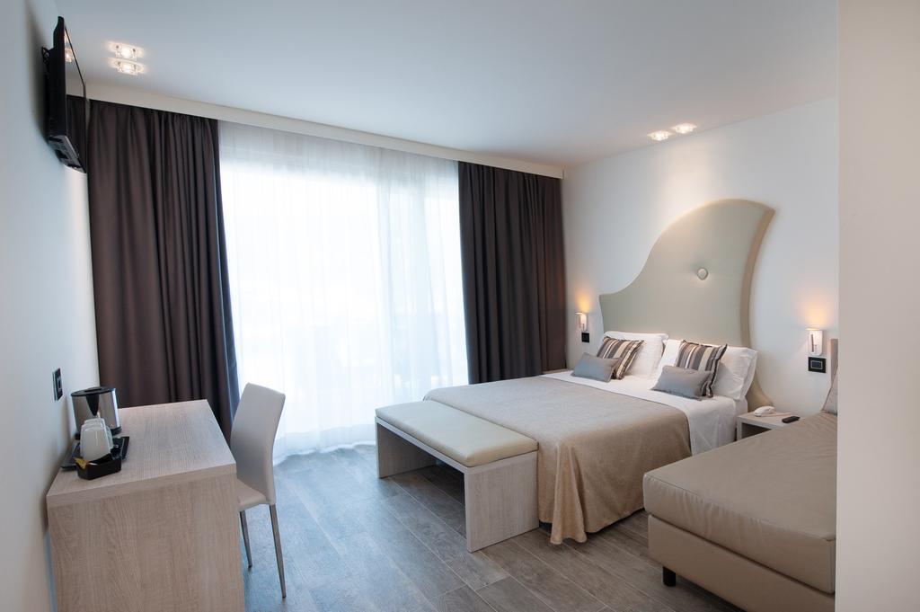 Junior Suite Deluxe Triple with Lake View