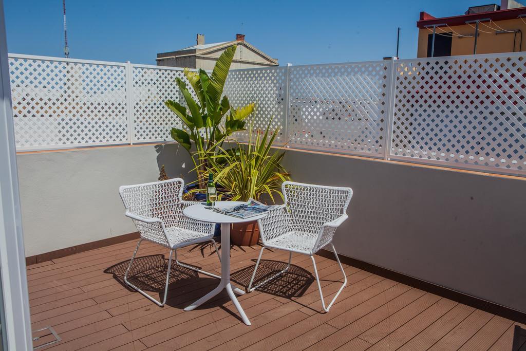 Quarto com Cama de Casal ou 2 de Solteiro e Terraço