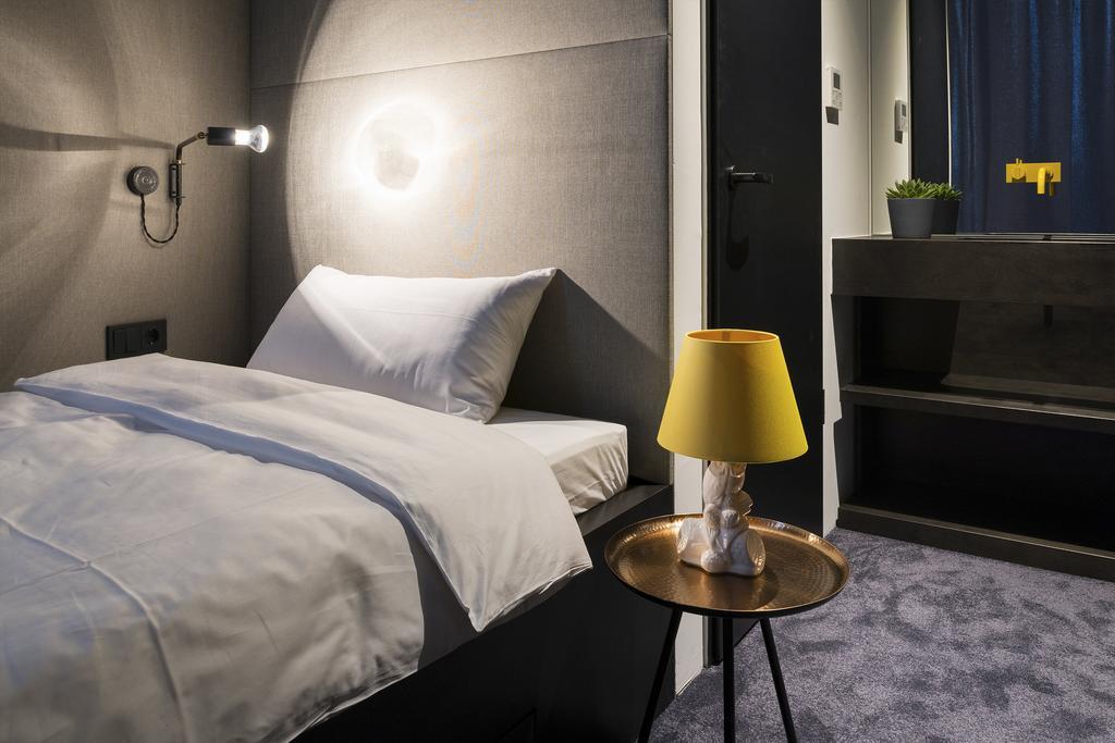 Single Room,456383256:JPEG