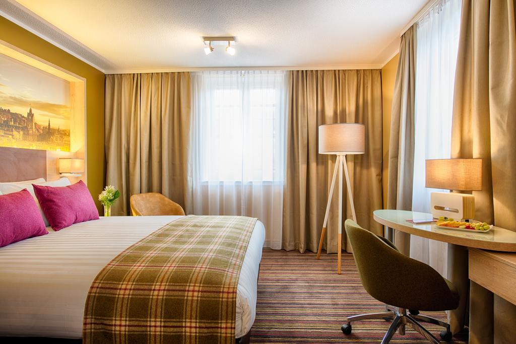 Quarto Standard com Cama King-size e Sofá