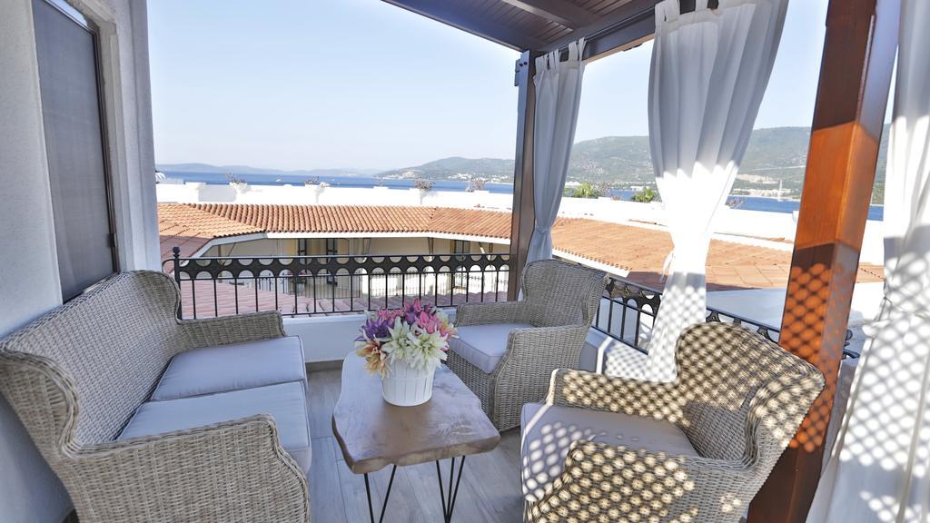 Deluxe tweepersoonskamer met balkon en uitzicht op zee