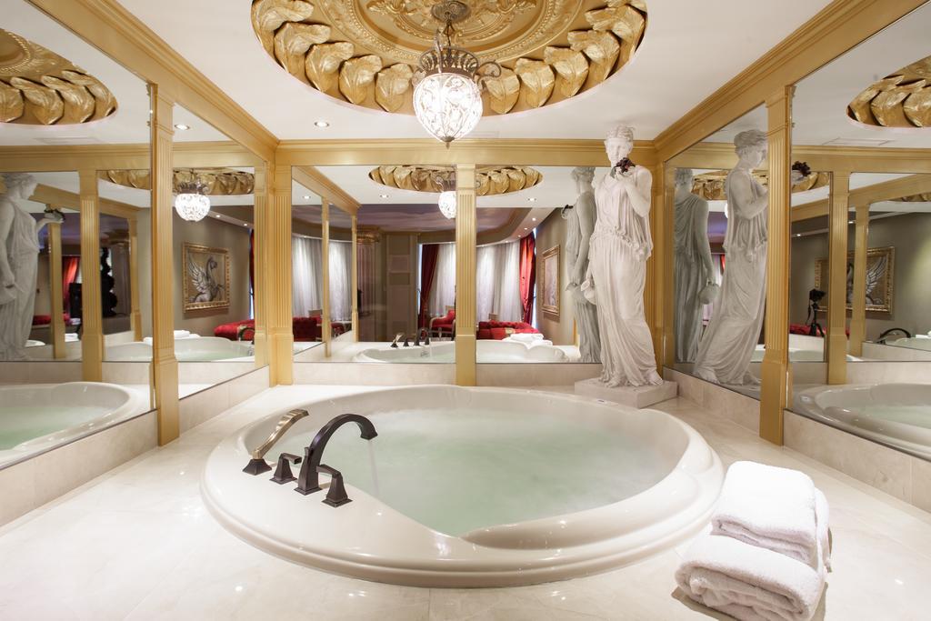 Roman Theme Room