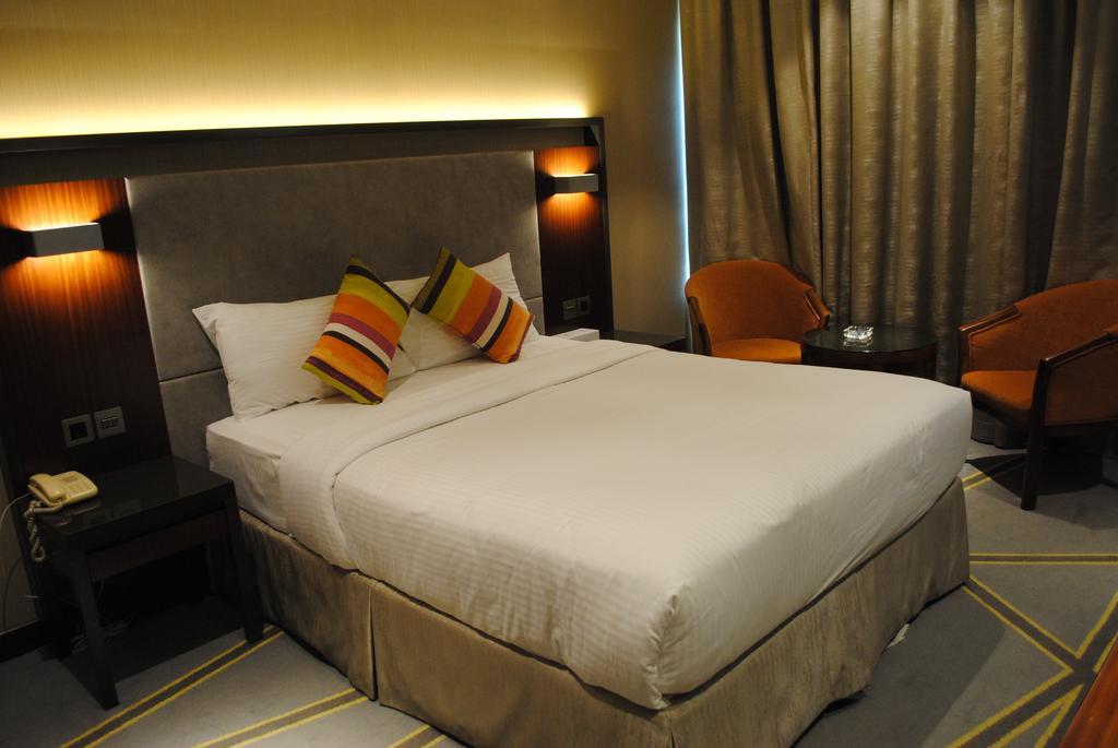 Quarto Duplo Deluxe (2 Adultos + 1 Criança)