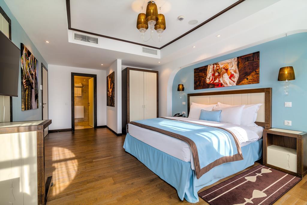 Suite Epoque VIP con terraza y WiFi gratuita
