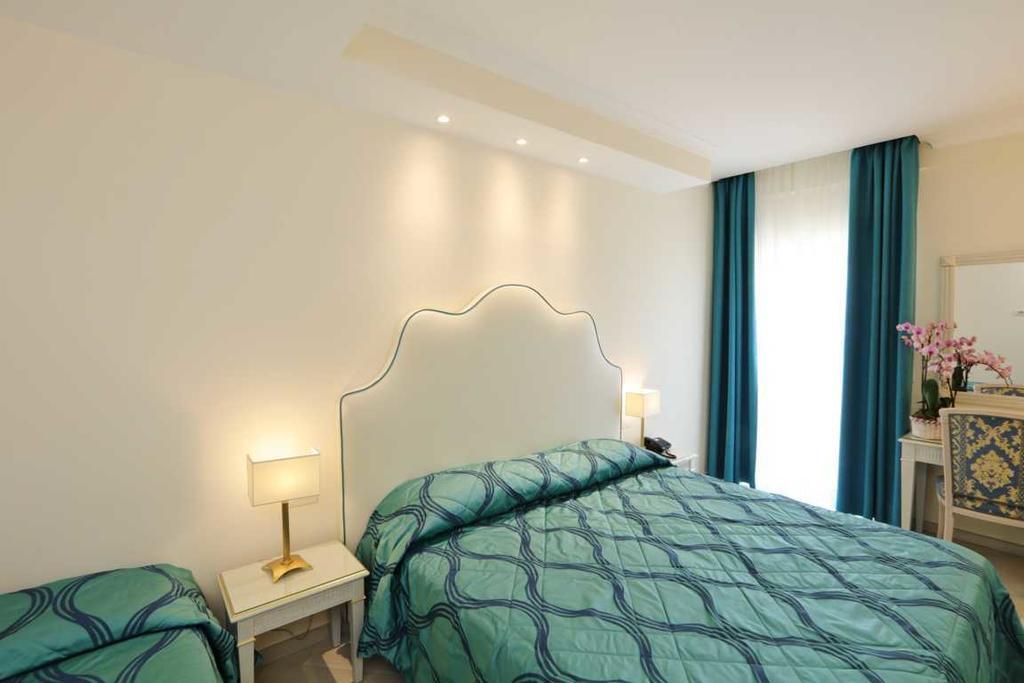 Triple Room Balcony Partial Sea View