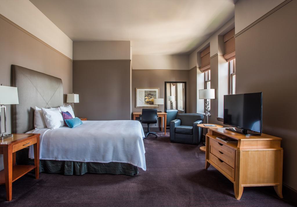 Deluxe Queen Room