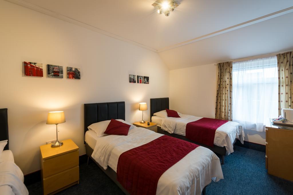 En-suite Triple Room