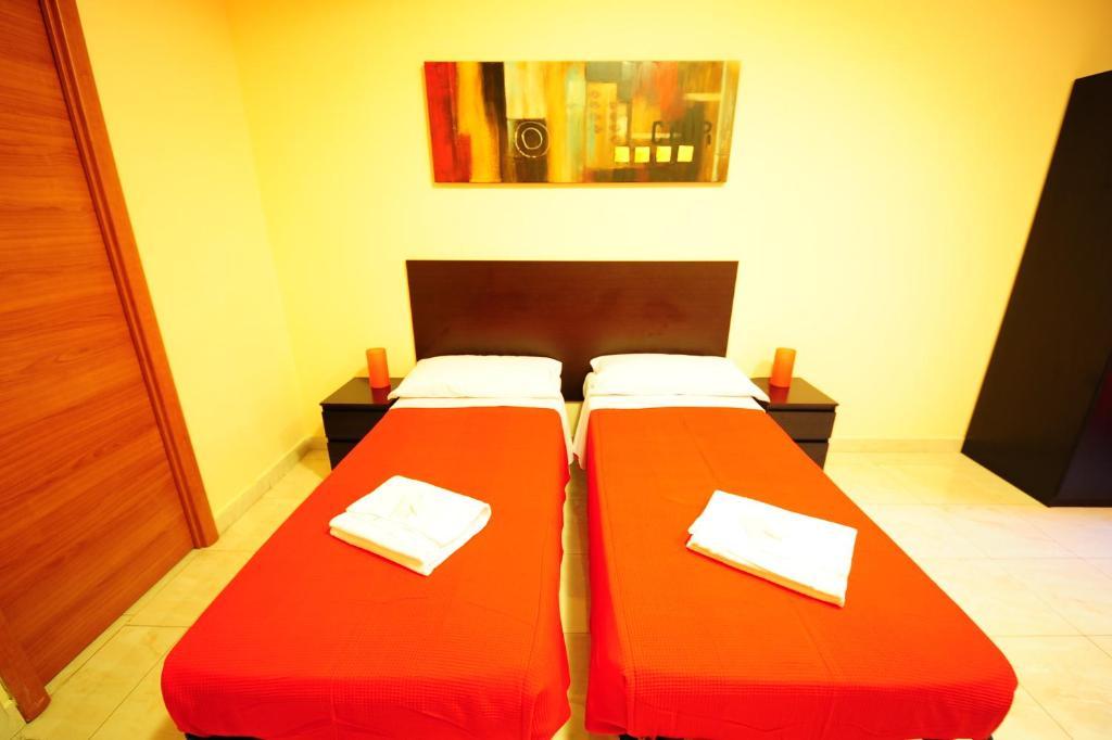 Twin Room Private Bathroom