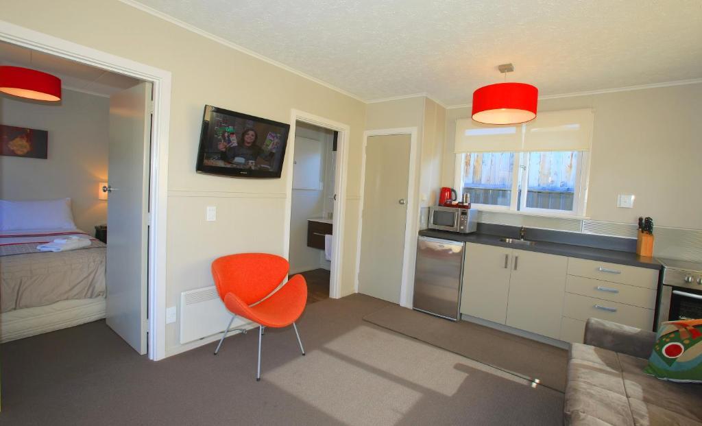 One-Bedroom Apartment Lake View
