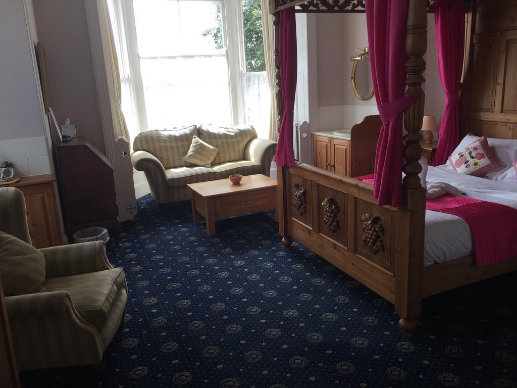 Large Double Room Four Poster Bed Room 4