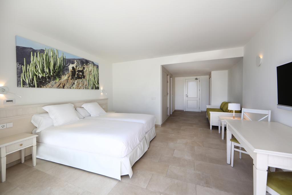 Twin Room,1272574159:JPEG