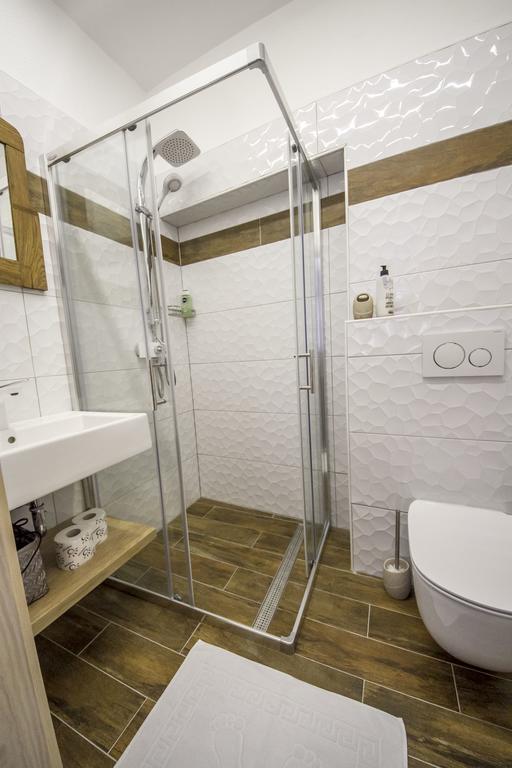 Double Room Private Bathroom 1-3