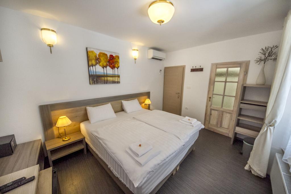 Double Room Private Bathroom 1-3