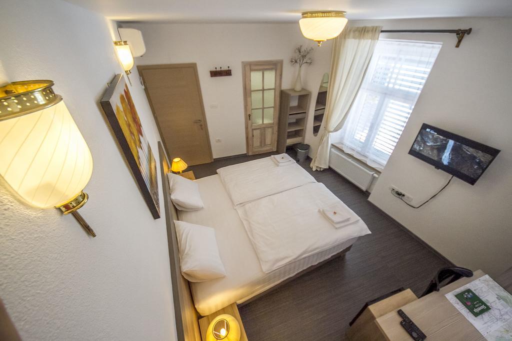 Double Room Private Bathroom 1-3